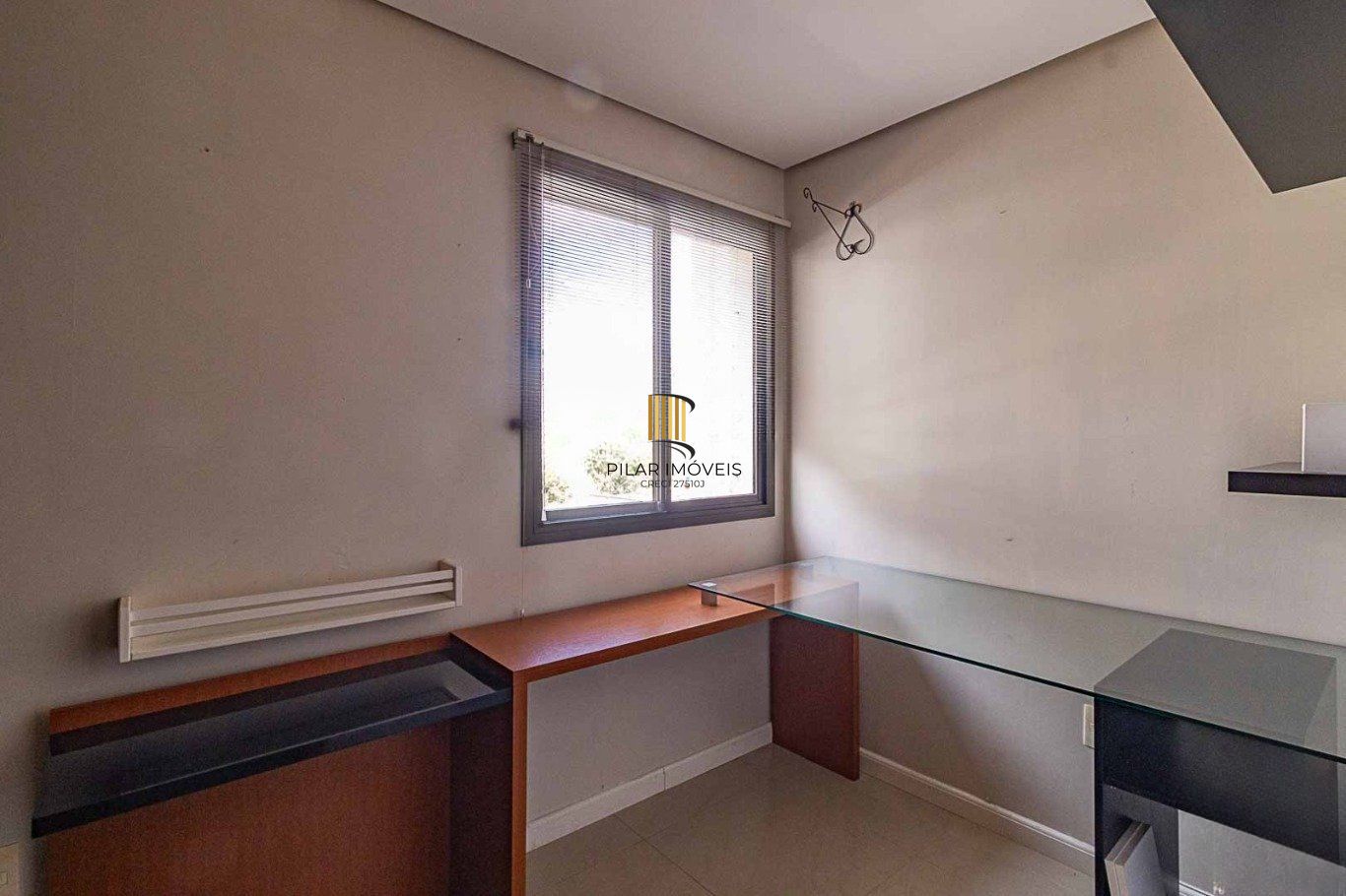 Apartamento semi mobiliado de 2 quartos,elevador,2 vagas no bairro Auxiliadora.