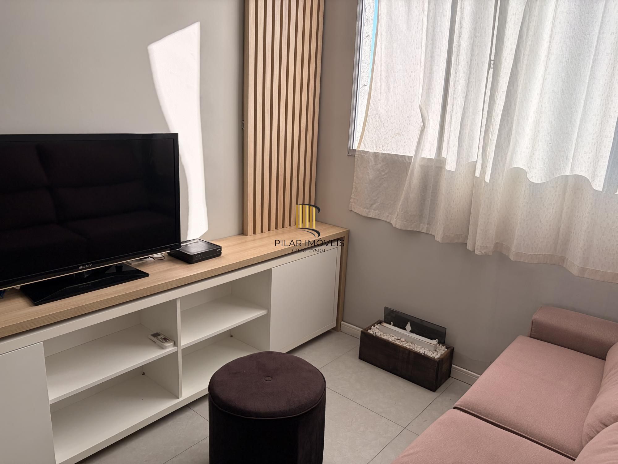 Apartamento com 2 quartos e 1 vaga de garagem no Bairro Sarandí