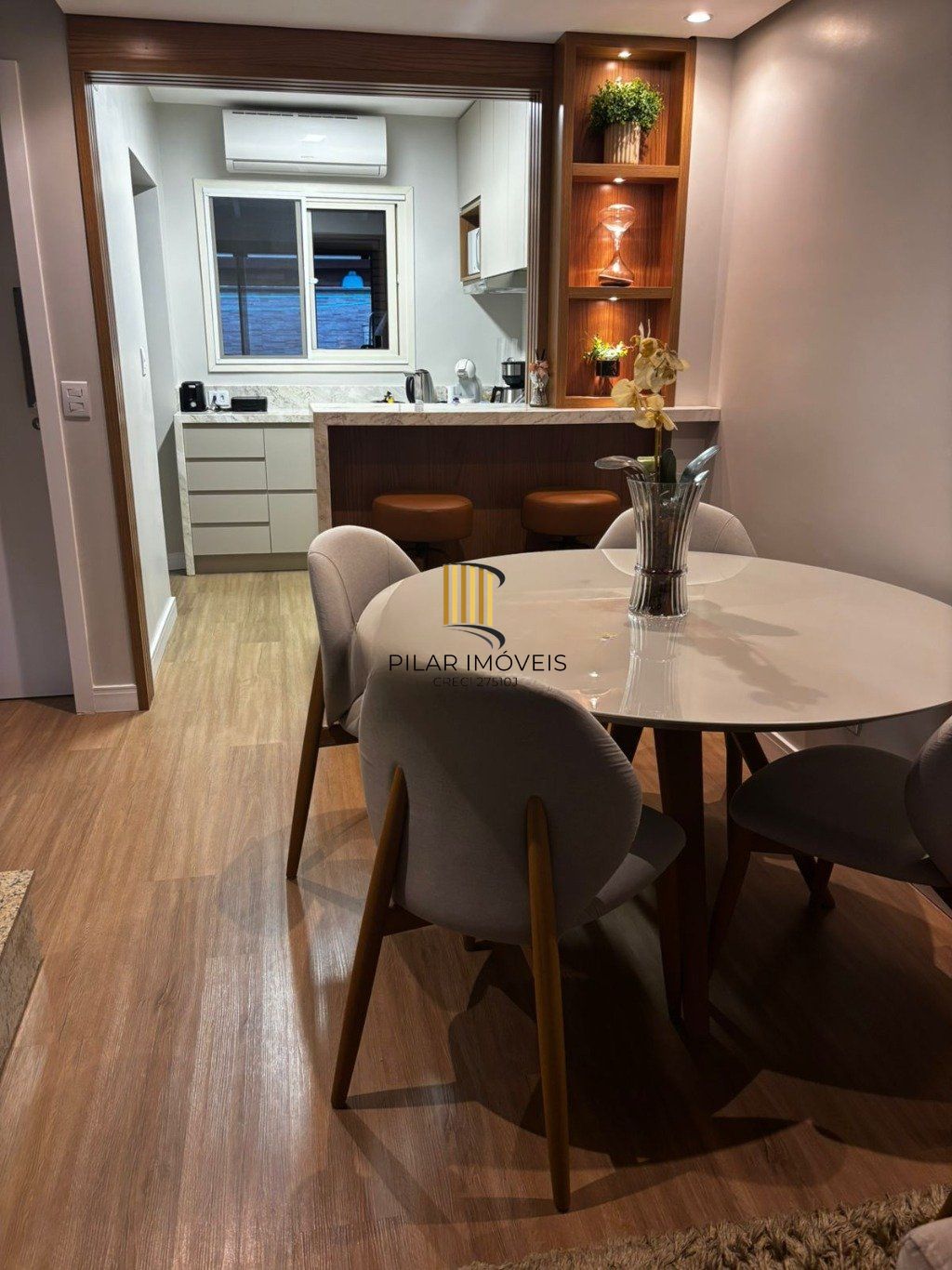 Casa com 2 dormitórios e 2 vagas de garagem em Canoas.