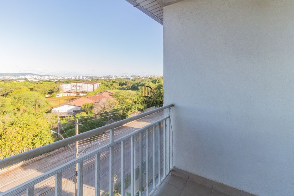 Apartamento com 2 dormitórios e 1 vaga de garagem no Bairro Humaitá