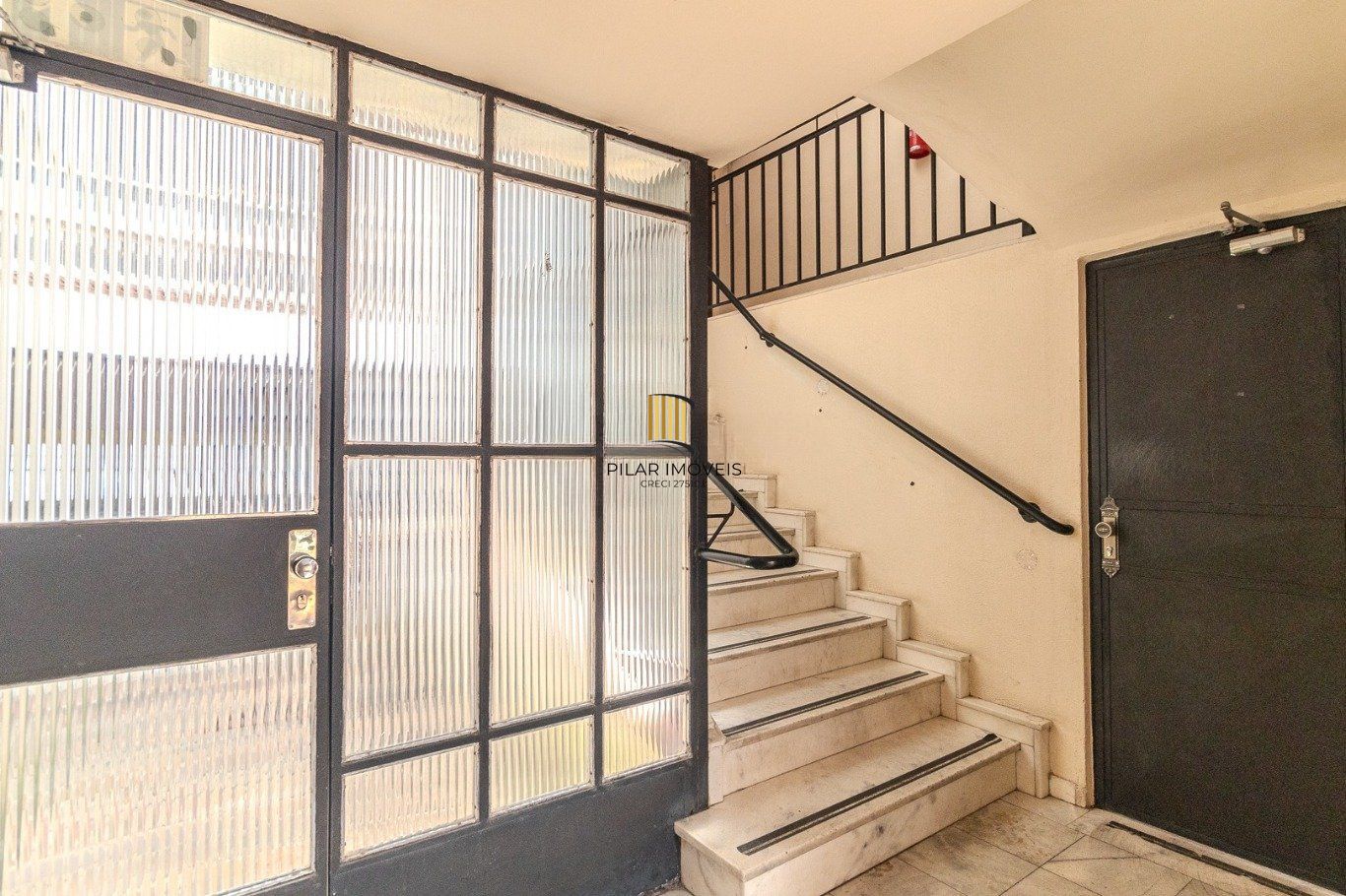 Apartamento de 3 dormitórios, 2 vagas no bairro Moinhos de Vento.