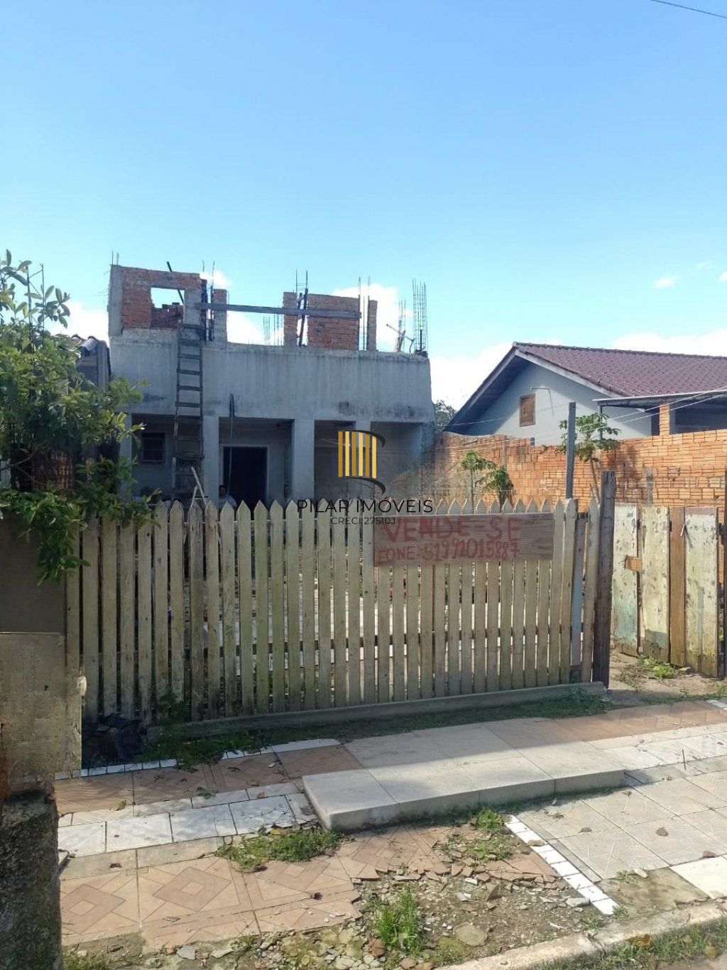 Casa 1 dormitório com 1 vaga de garagem no bairro Mato Grande em Canoas.