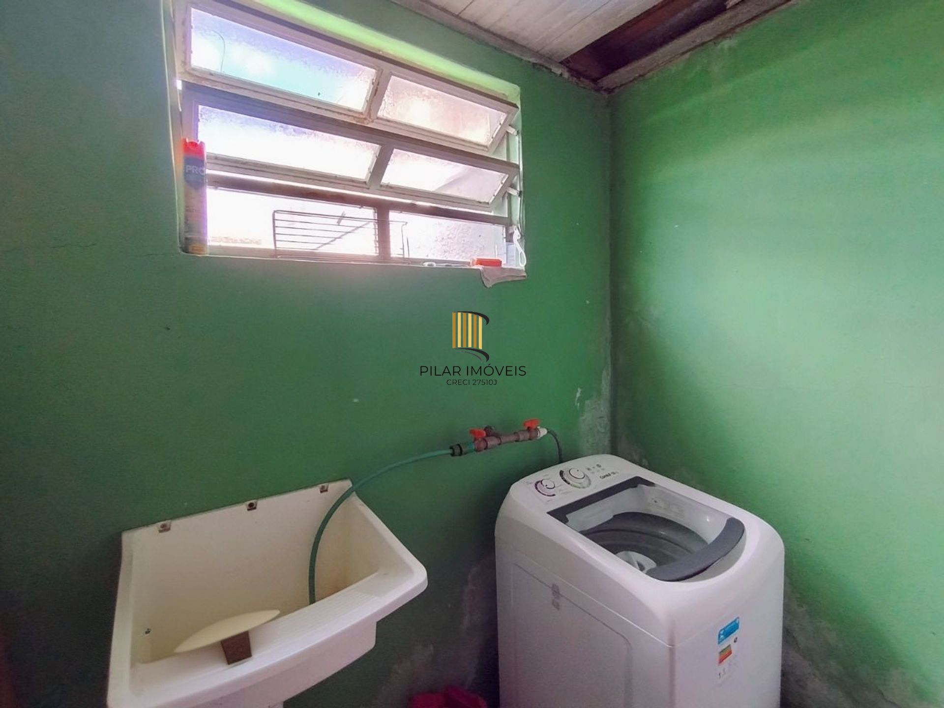 Casa de 3 dormitórios e 4 vagas de garagem em Canoas.