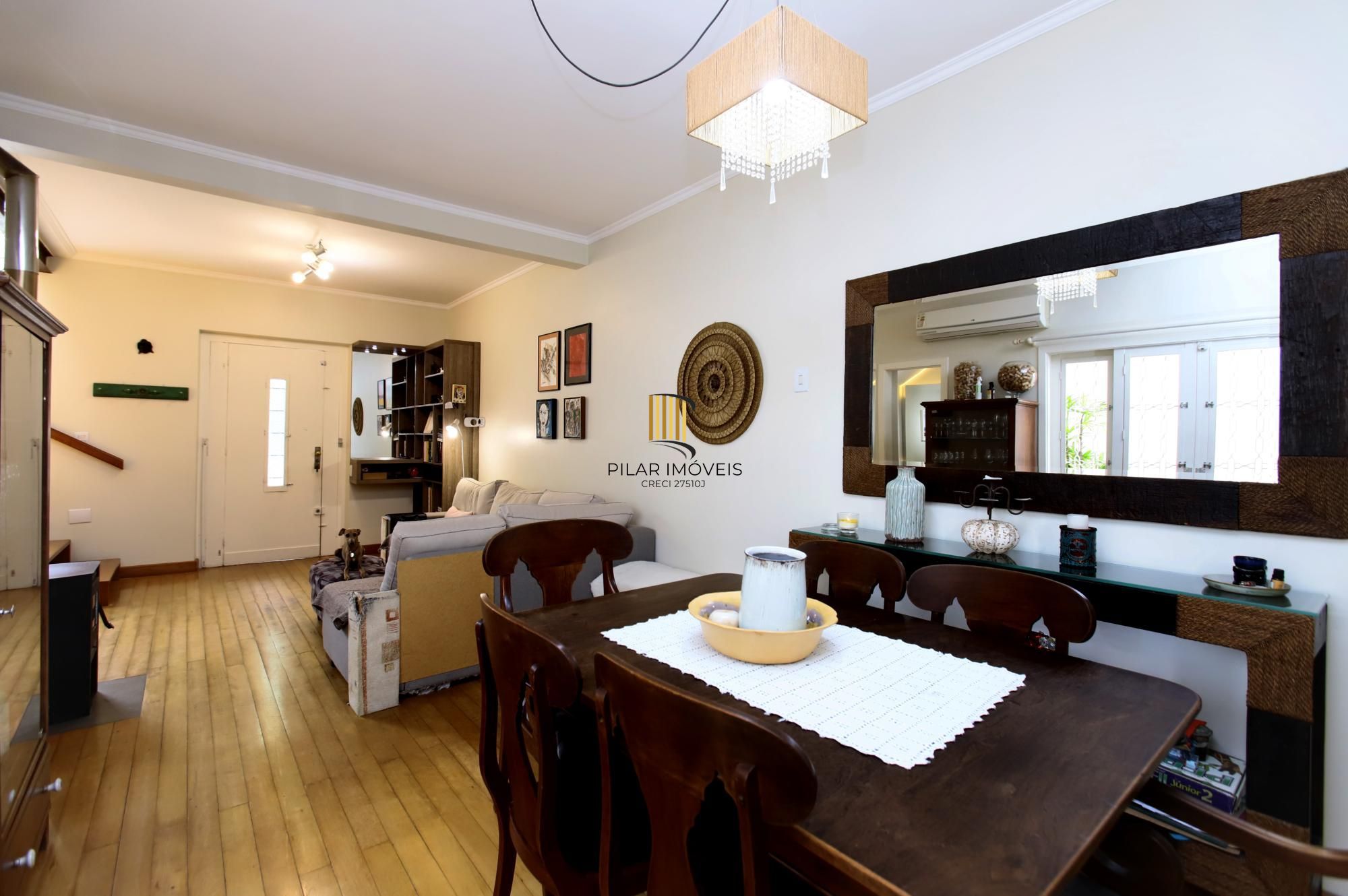 Casa de 4 quartos, 3 banheiros, 3 vagas no bairro Rio Branco