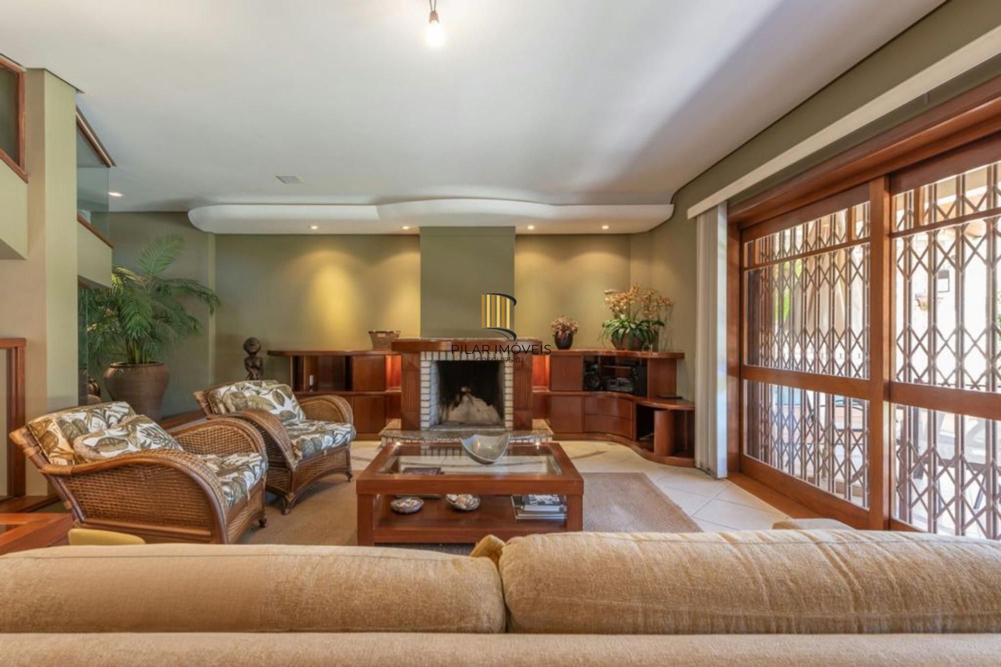 Casa com 5 dormitórios, 2 suítes, 2 vagas,360m² à venda no Jardim Itu Sabará.