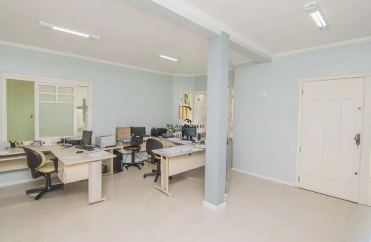 Casa com piscina e 4 suítes no Bairro Vila Ipiranga