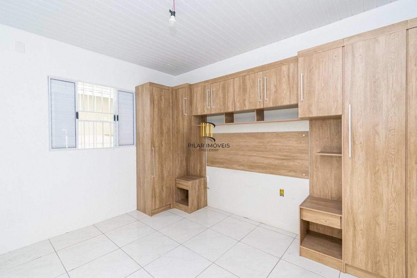 Casa de 2 dormitórios e 2 vagas de garagem em Cachoeirinha.