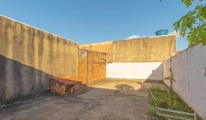 Casa de 2 dormitórios e 1 vaga de garagem em Canoas.