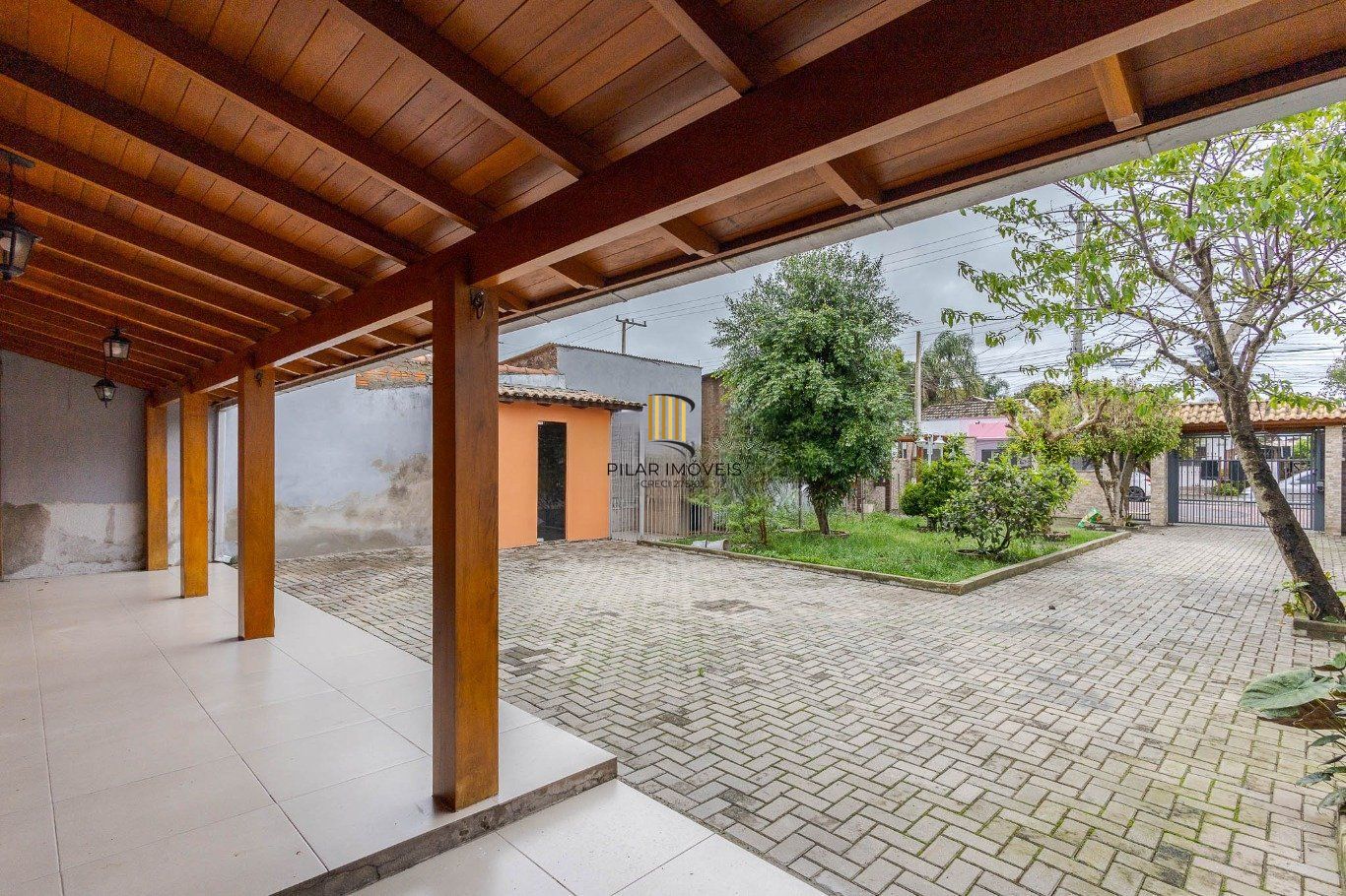 Casa com 4 dormitorios, 2 vagas de garagem em Canoas