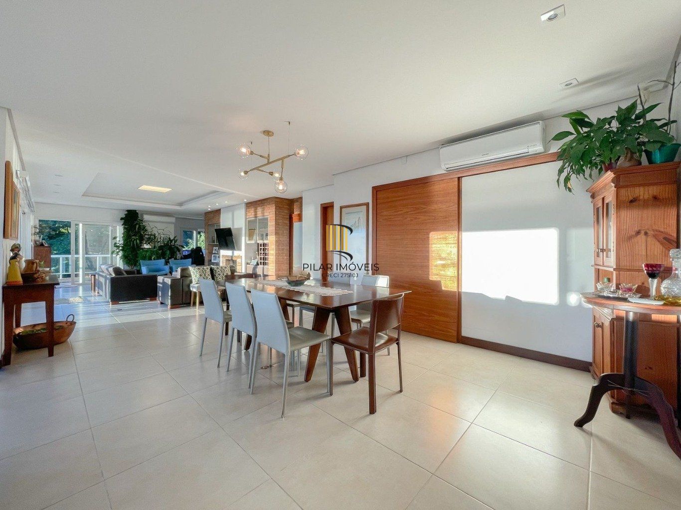 Casa com 4 quartos e 339m² à venda em Santa Tereza, Porto Alegre.