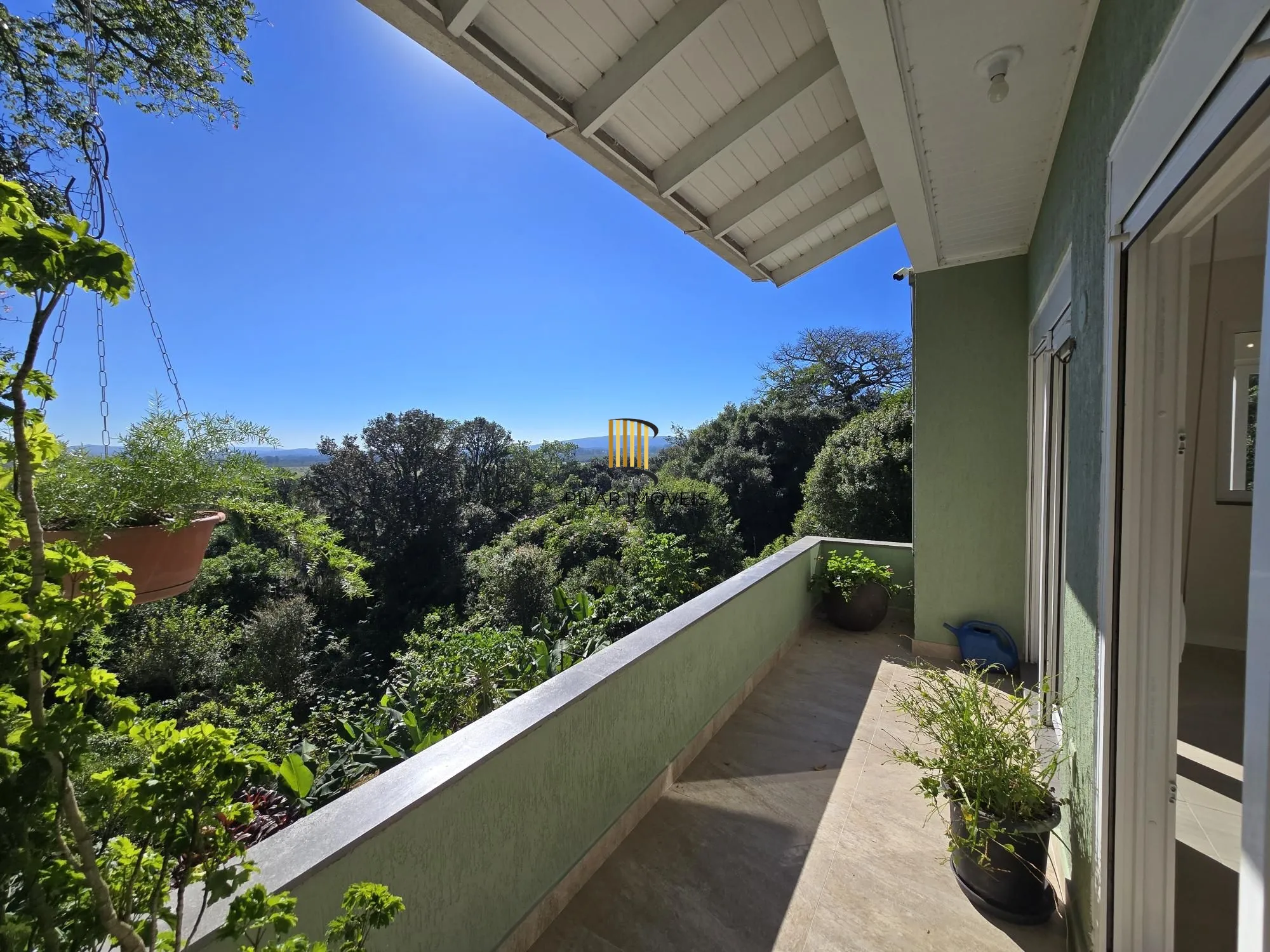 Casa 3 dormitórios, 1 suíte, 4 vagas 210 m² privativos no Belém Novo.