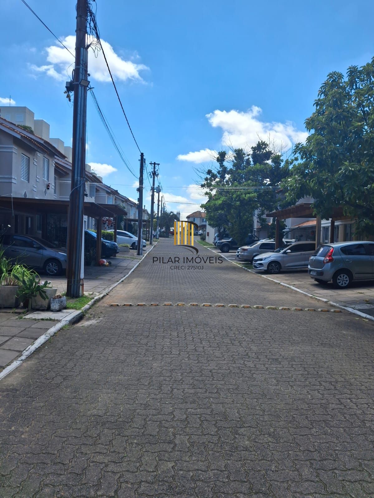 Casa em condomínio fechado de 3 dormitórios,2 vagas no bairro Parque Santa Fé.