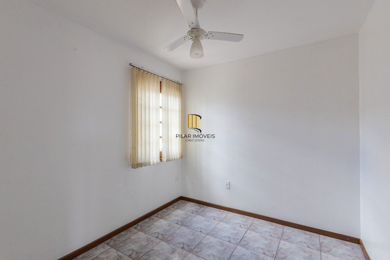 Cobertura com 4 quartos, 1 suíte e 2 vagas no bairro Passo da Areia.