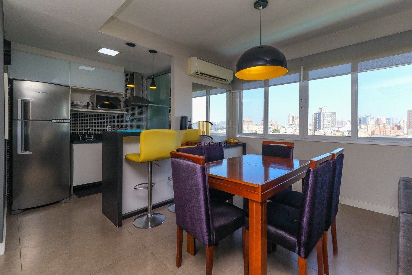 Apartamento de 3 dormitórios e 1 vaga de garagem no bairro Azenha/Porto Alegre.