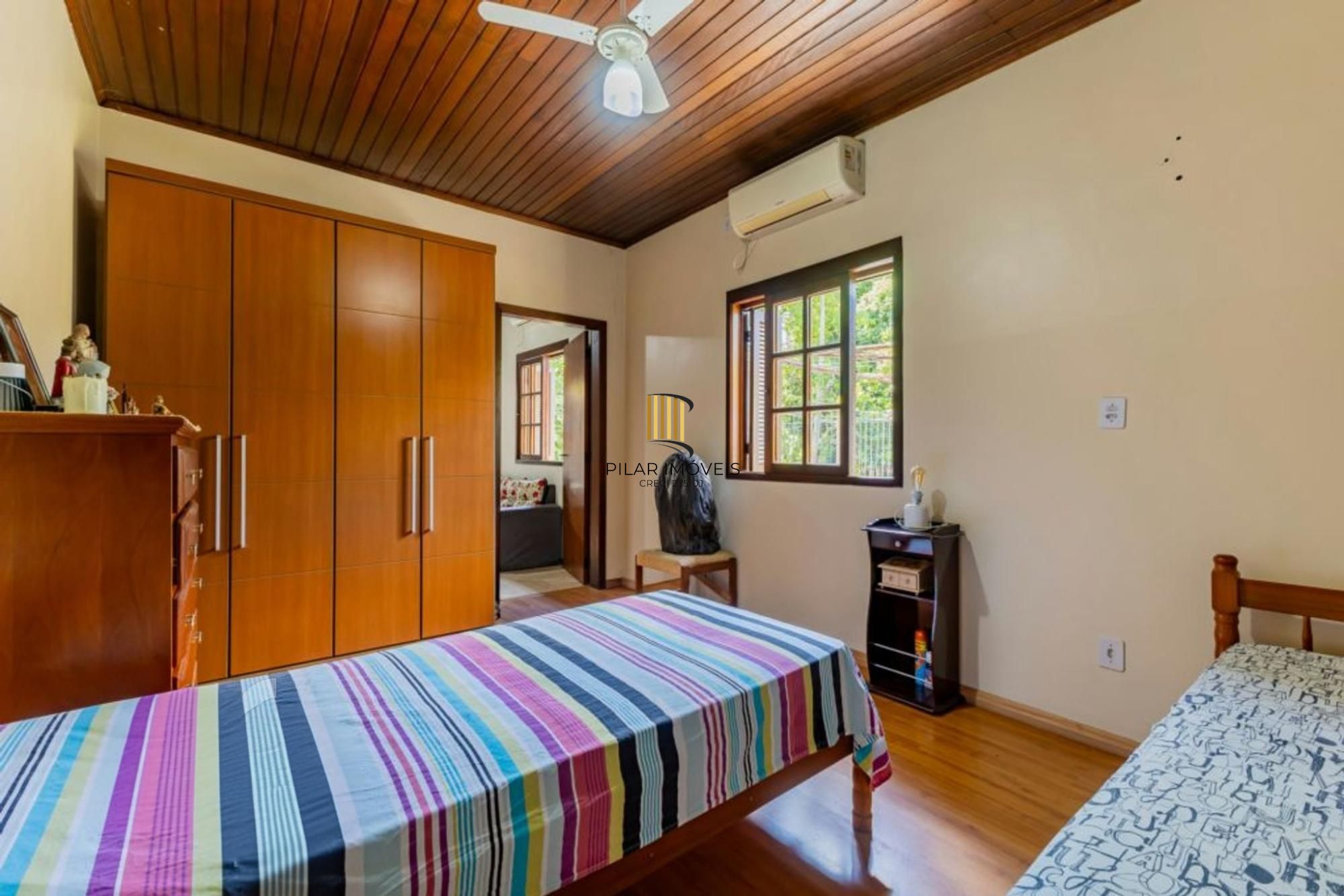 Casa com 1.640,00m², 3 dormitórios, 4 vagas à venda Rua Marista.