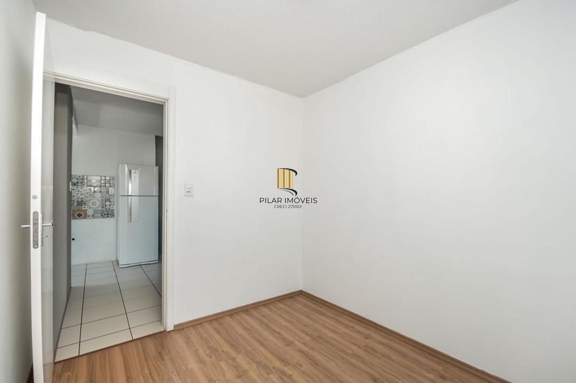 Apartamento térreo de 2 quartos, portaria 24 horas no bairro Glória.
