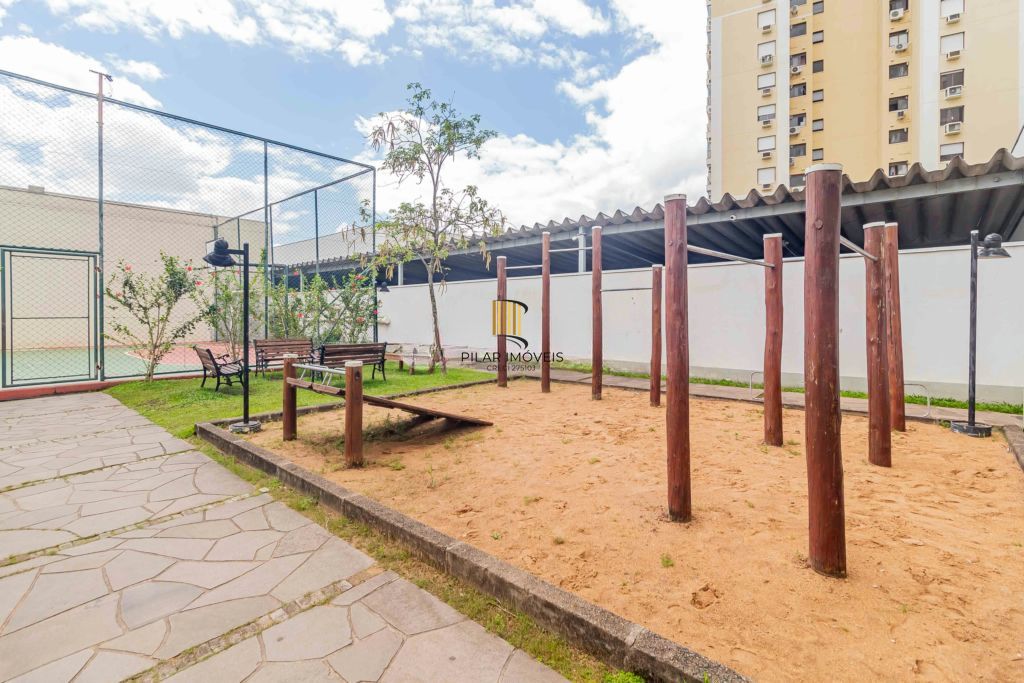 Apartamento com 2 quartos, vaga de garagem e elevador  no bairro Passo da Areia