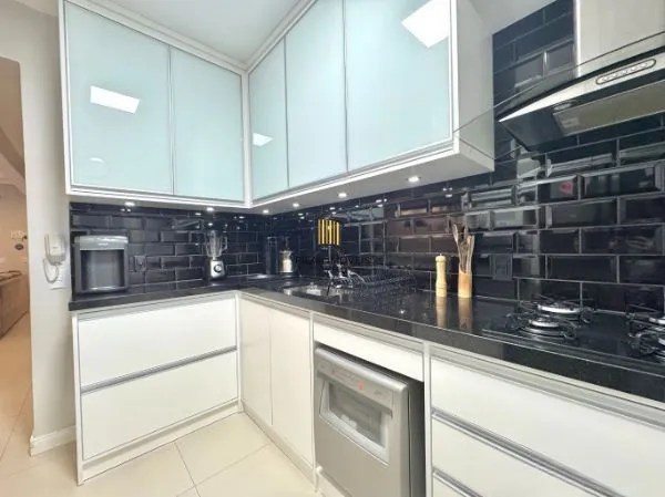 Casa em condomínio com 3 quartos e 2 vagas de garagem em Canoas.