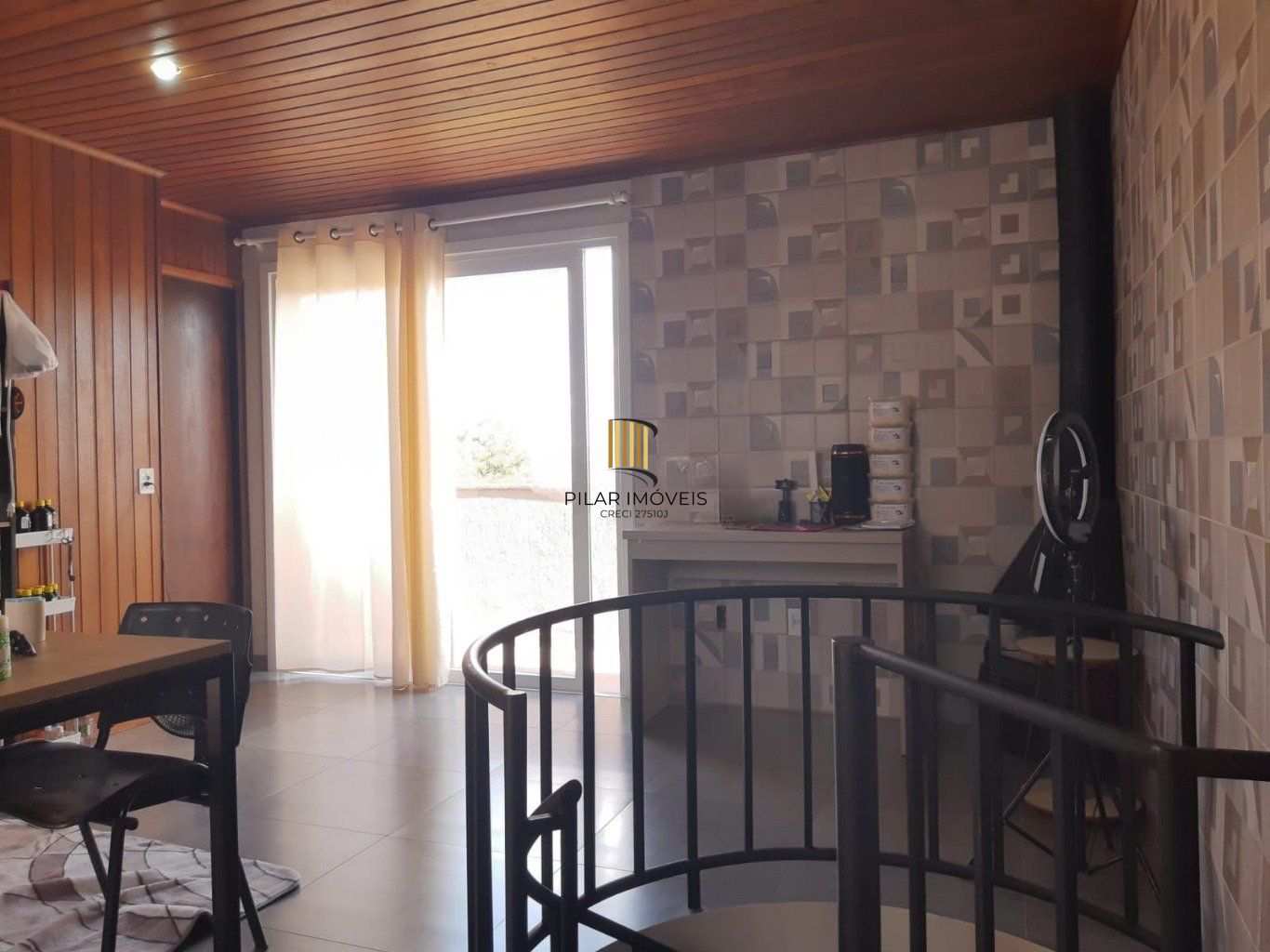 Apartamento Duplex de 2 dormitórios,  1 vaga de garagem em Cachoeirinha.