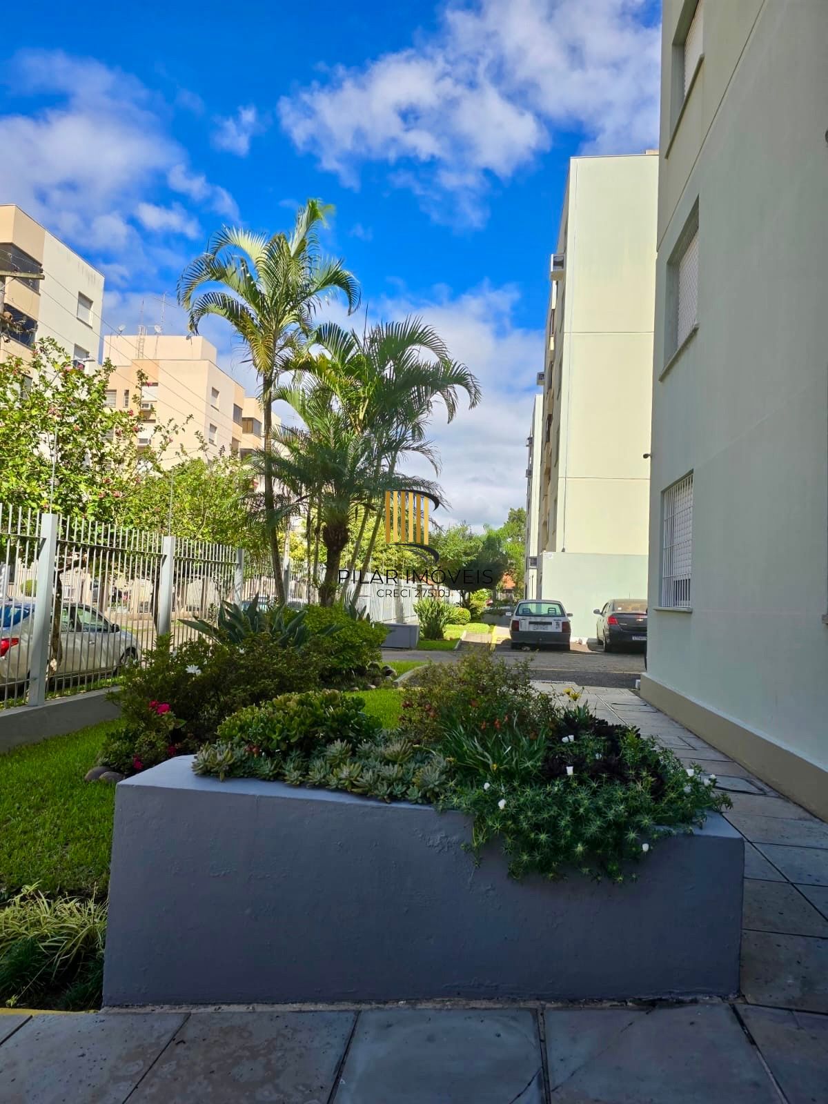 Apartamento de 2 dormitórios, 1 vaga, elevador no bairro Sarandi