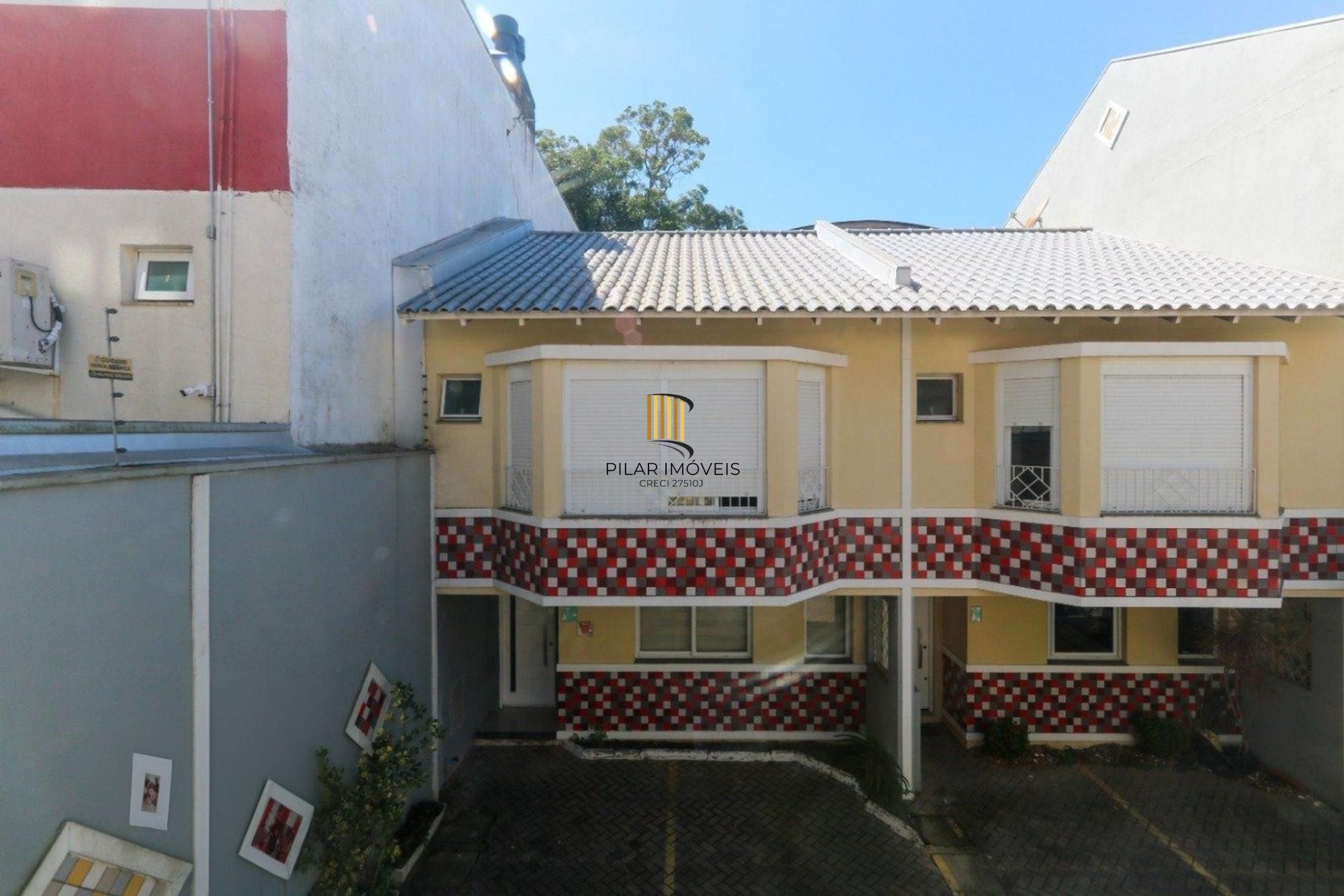Casa em condomínio com 2 quartos e 2 vagas no bairro Marechal Rondon em Canoas.