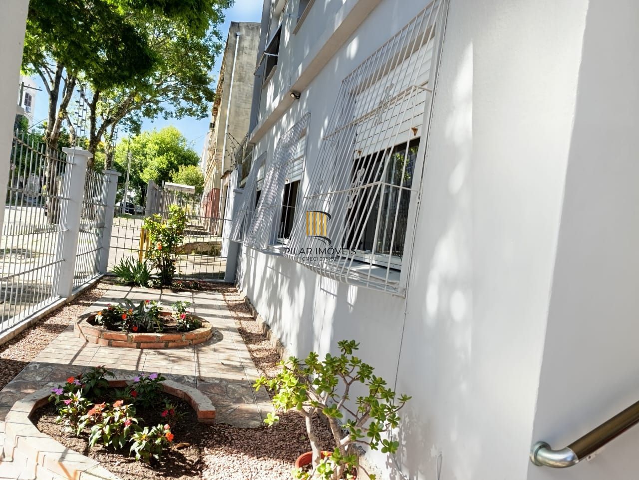 Apartamento térreo de 2 quartos e 1 vaga no bairro São Sebastião