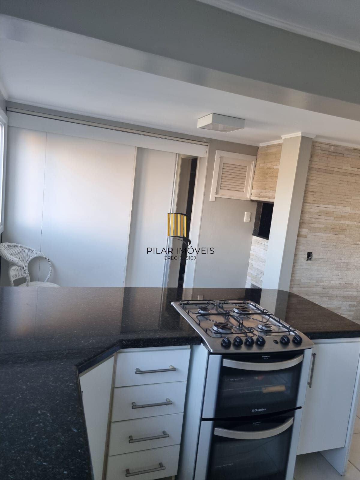 Apartamento térreo semi mobiliado de 3 dormitórios no bairro Cristal