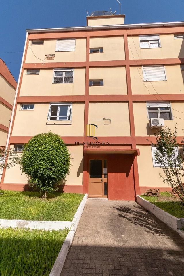 Apartamento com 2 quartos, portaria 24 horas e churrasqueira no bairro Camaquã.