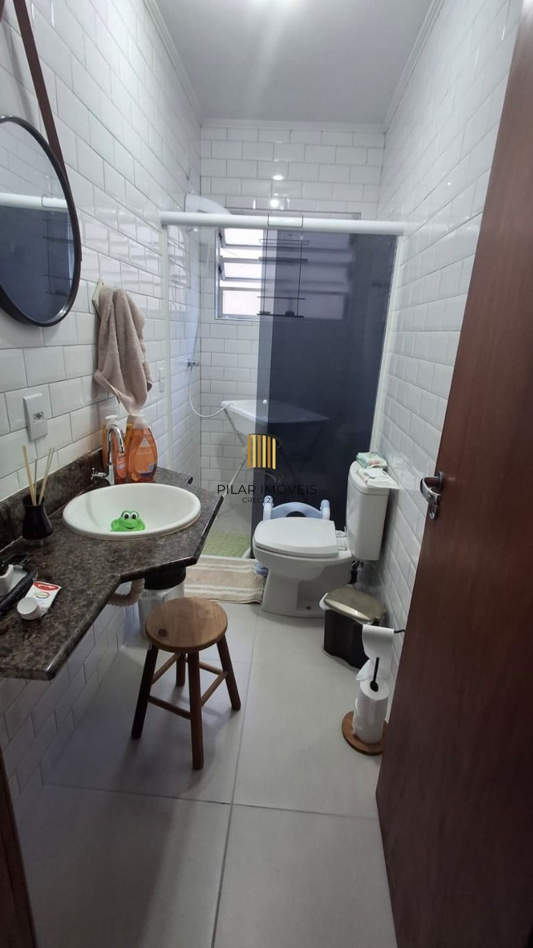 Apartamento de 2 dormitórios, sendo 1 suíte no bairro Menino Deus