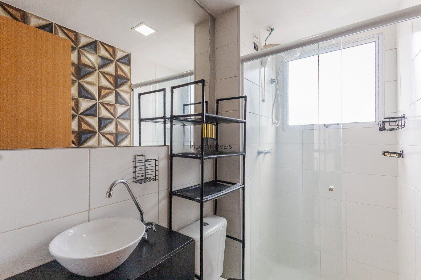 Apartamento de 2 dormitórios, piscina e 1 vaga de garagem em Canoas.