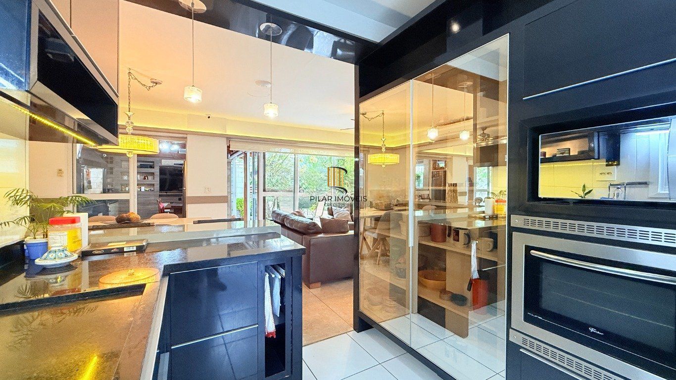 Casa em condomínio fechado com 4 dormitórios bairro Agronomia.