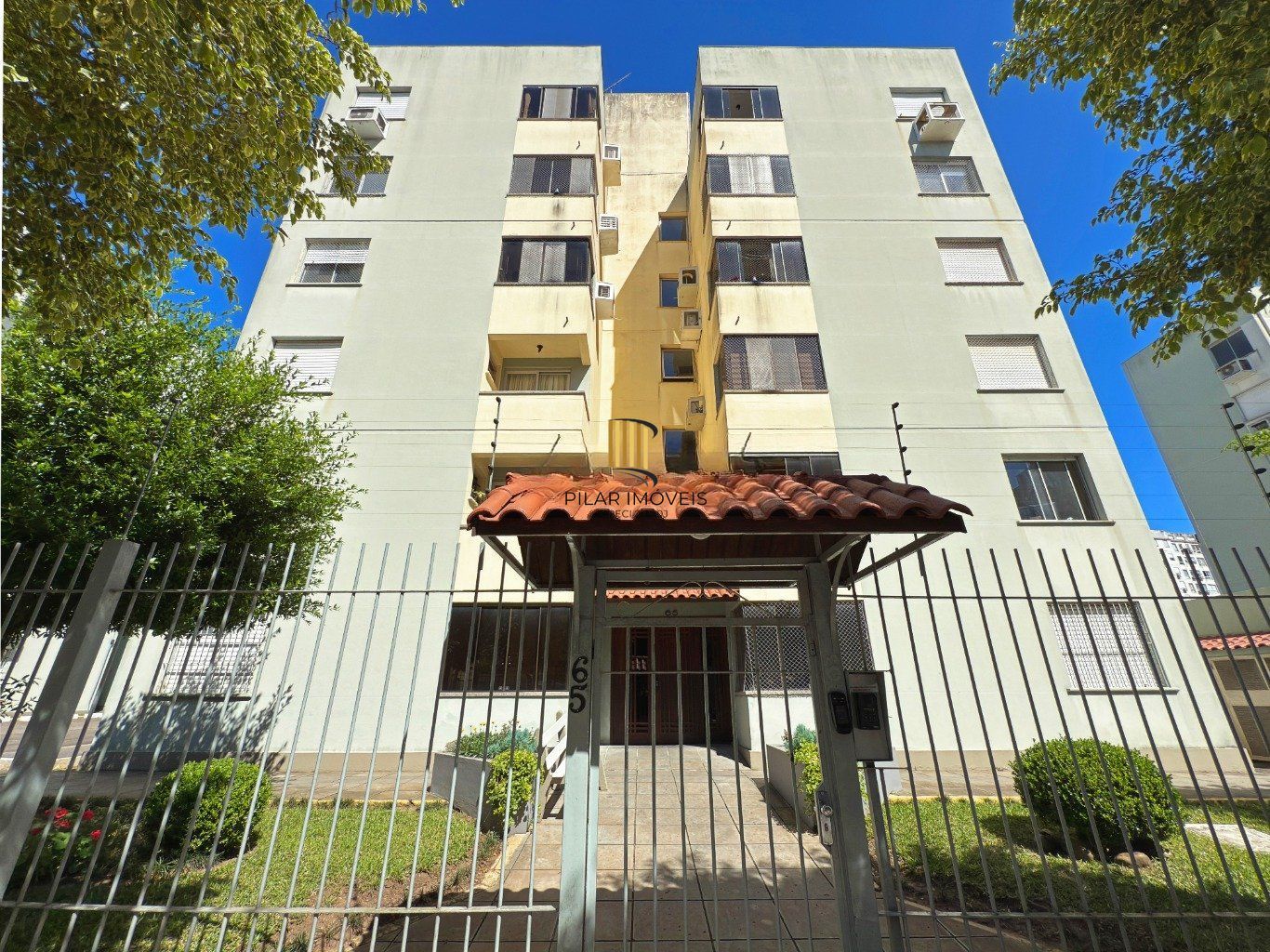 Apartamento com 2 quartos, vaga e elevador  no bairro Sarandi.