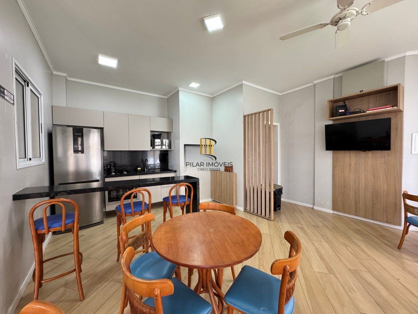 Apartamento com 2 quartos, 1 vaga e elevador no bairro Sarandi