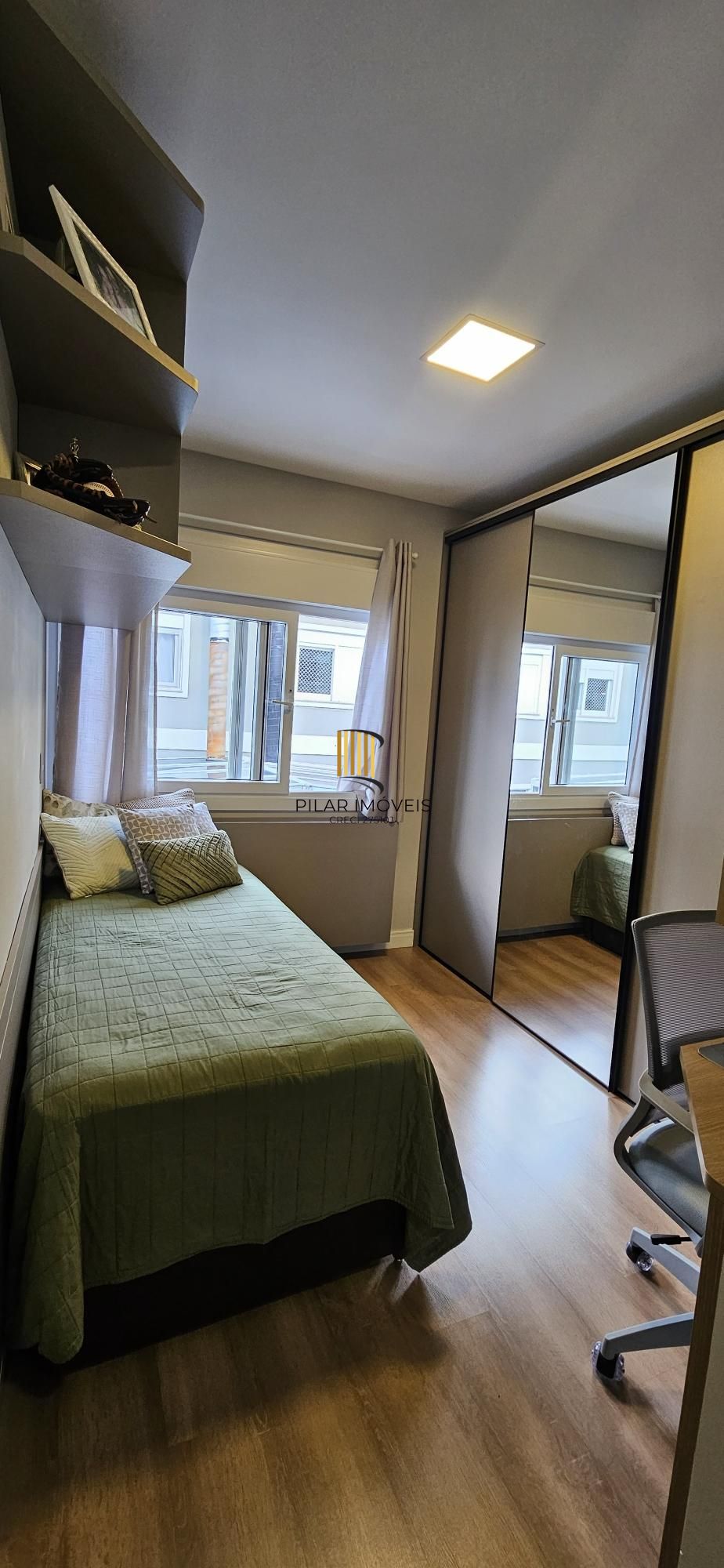 Casa em Condomínio com 3 quartos, 3 suítes, 2 vagas e 195m² no Jardim Carvalho.