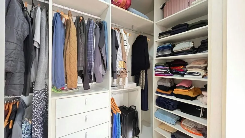 Apartamento com 3 quartos, 3 suítes e 128m² à venda em Menino Deus.