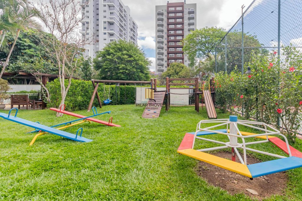 Apartamento com 2 quartos, vaga de garagem e elevador  no bairro Passo da Areia