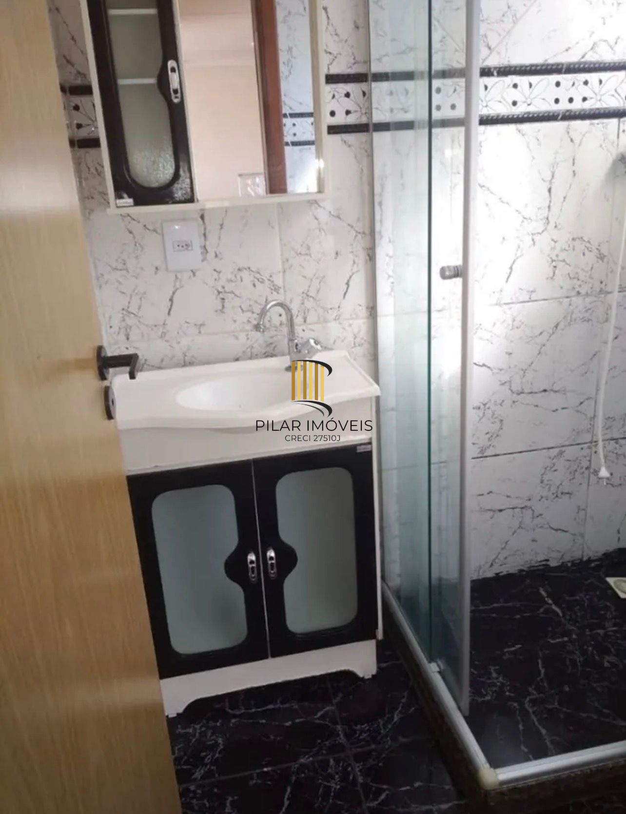 Apartamento de 2 quartos no segundo andar semi mobiliado em Gravataí