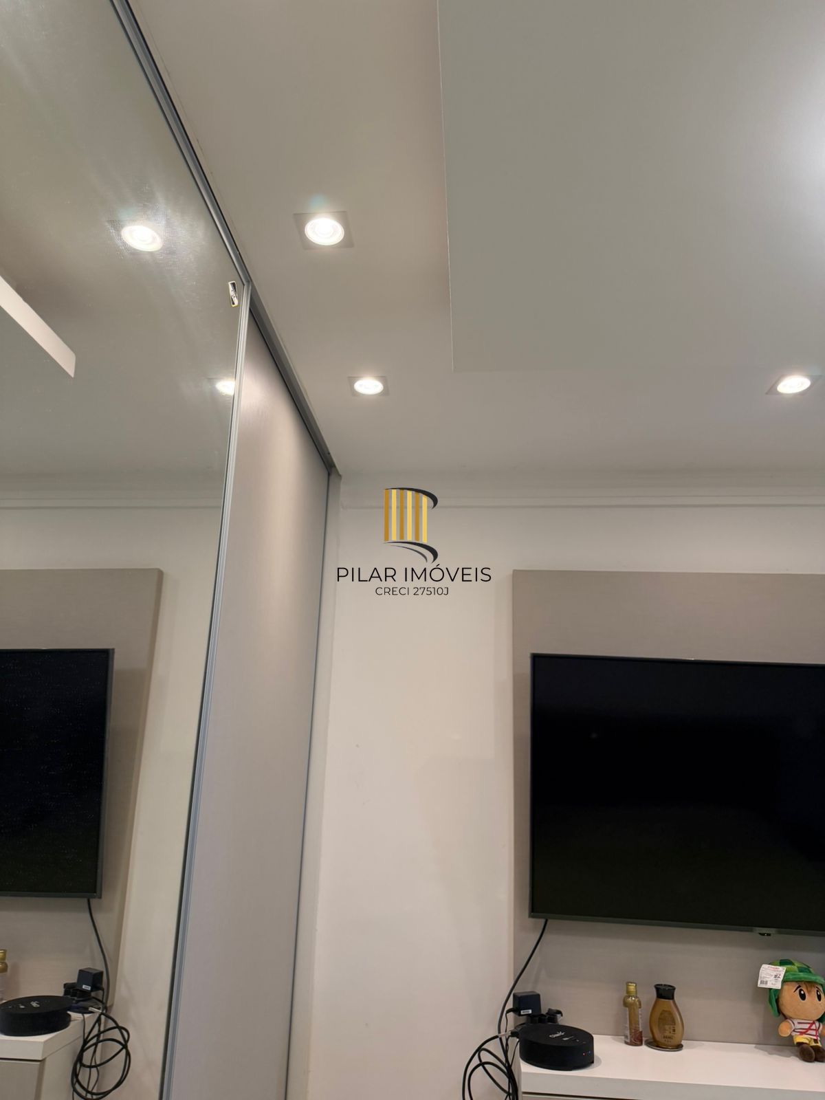 Apartamento 3 dormitórios com Suíte Semi Mobiliado com Vaga de Garagem