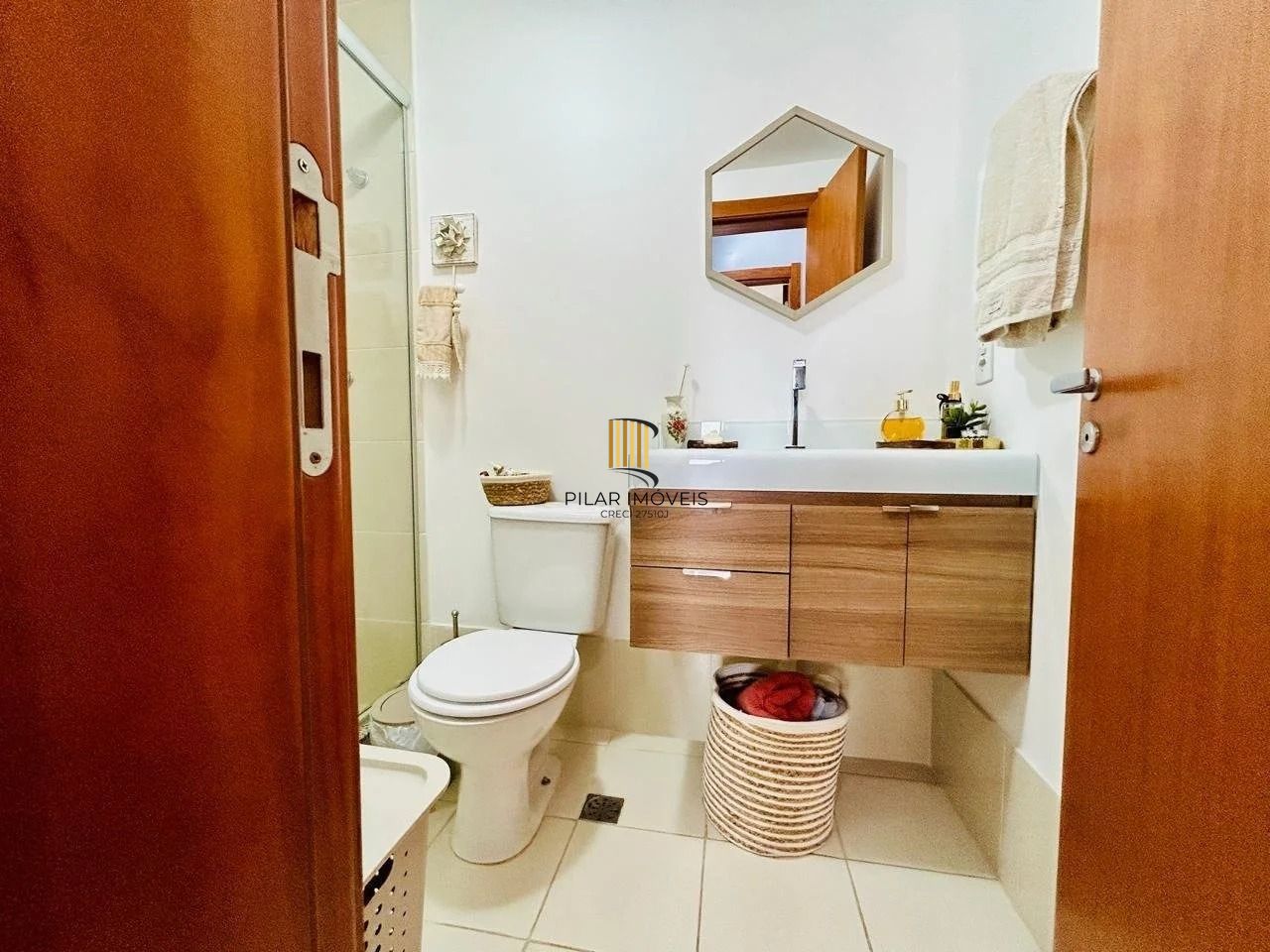 Apartamento 2 Dormitórios com Suíte, elevador e 2 Vagas no Alto Petrópolis