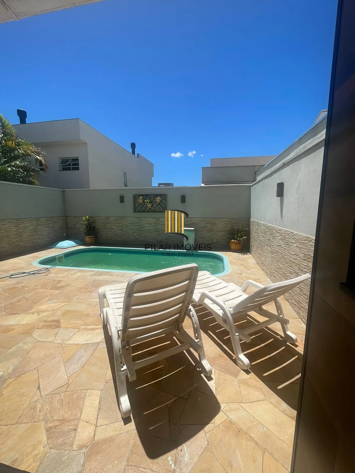 Casa 3 Quartos, com piscina e 2 vagas no Passo das Pedras