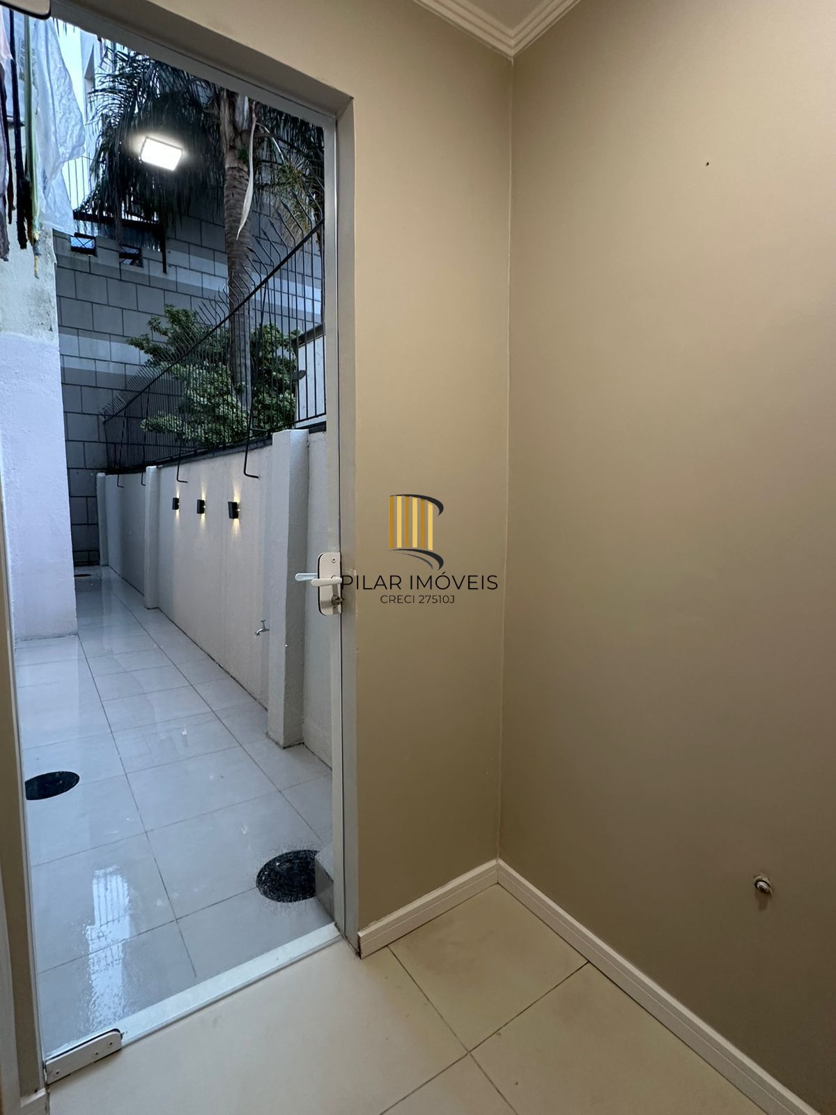 Apartamento de 2 dormitórios térreo no bairro Rio Branco