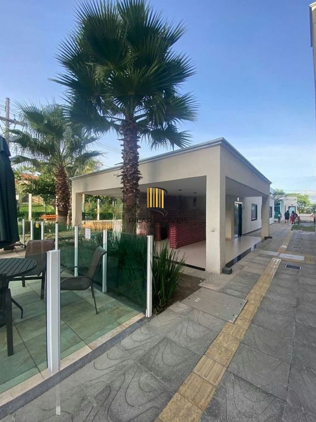 Apartamento de 2 dormitórios, piscina e 1 vaga de garagem em Canoas.