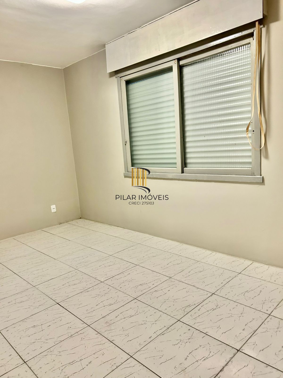 Apartamento térreo com 2 quartos e vaga de garagem no bairro Parque Dos Maias