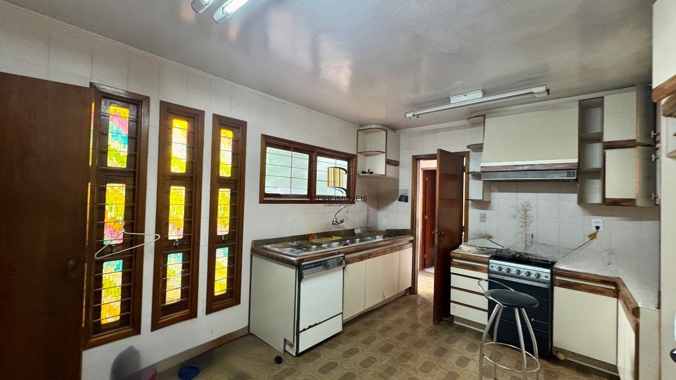 Casa com 350m², 4 quartos, 2 Suítes à venda em Azenha, Porto Alegre.