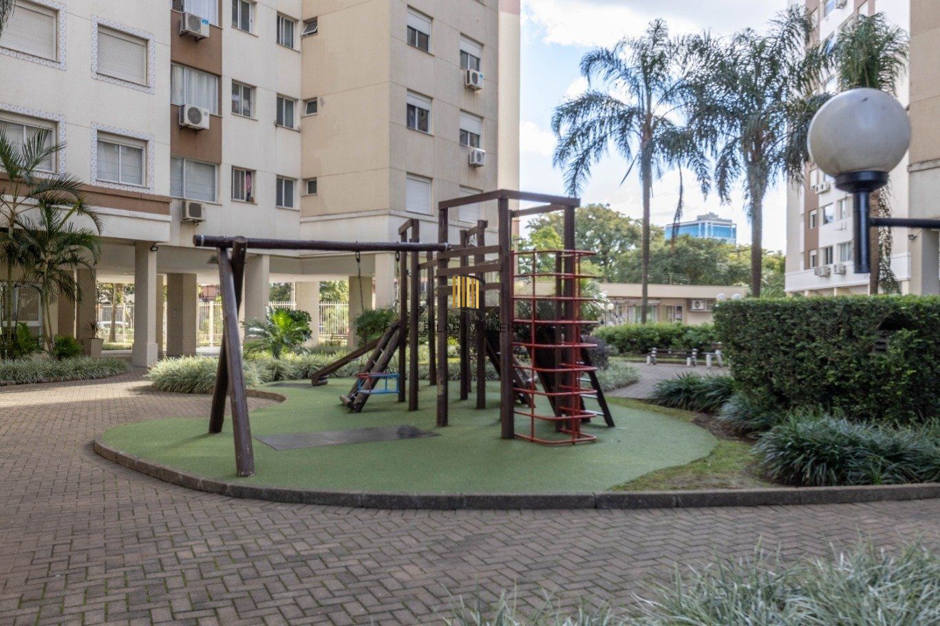 Apartamento com 2 quartos, 1 vaga e elevador no Bairro Vila Ipiranga.