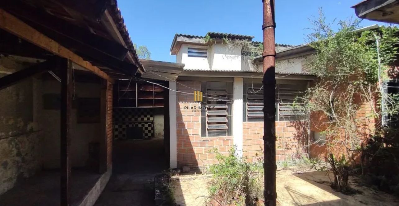 Casa com 3 Quartos e 3 banheiros à Venda, 120 m² por R$ 390.000