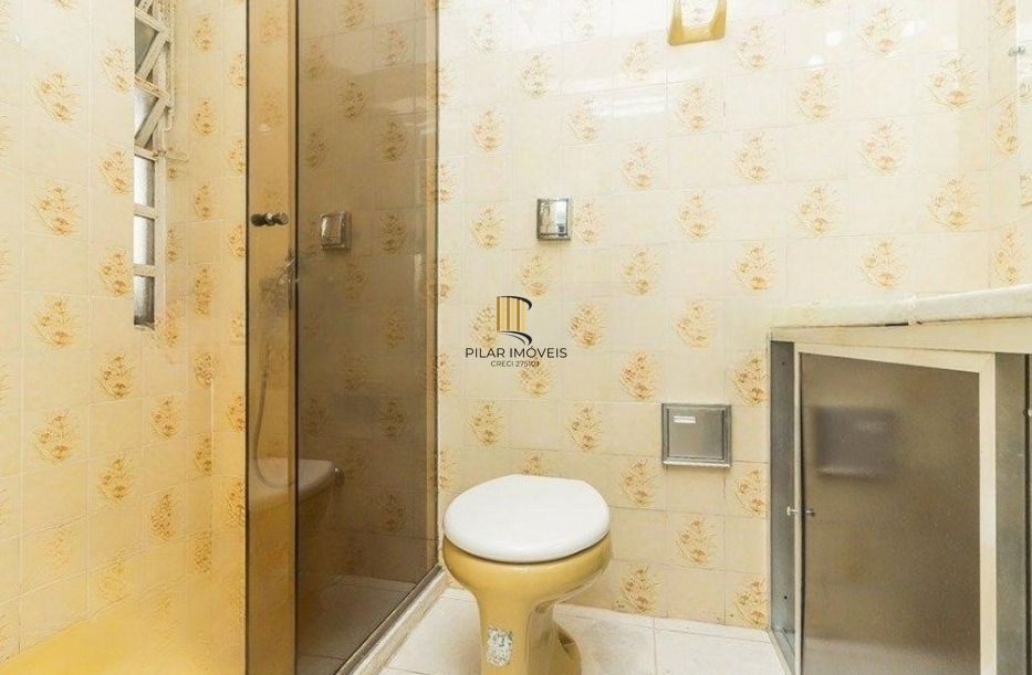 Apartamento de 2 dormitórios com sacada e 1 vaga no Petrópolis.