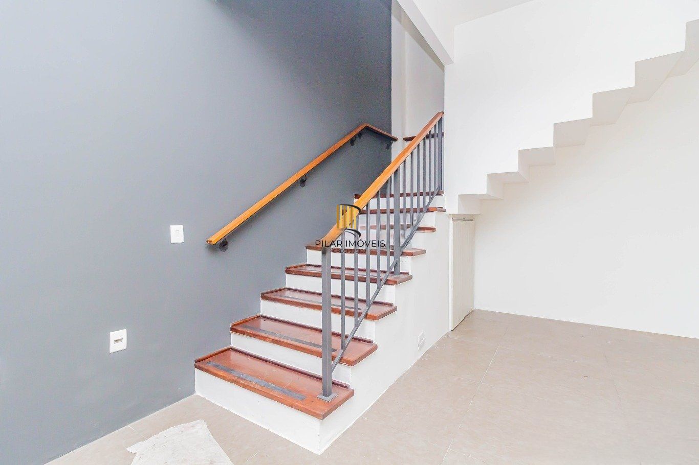 Prédio Comercial á venda com 2 salas e terraço no bairro Menino Deus