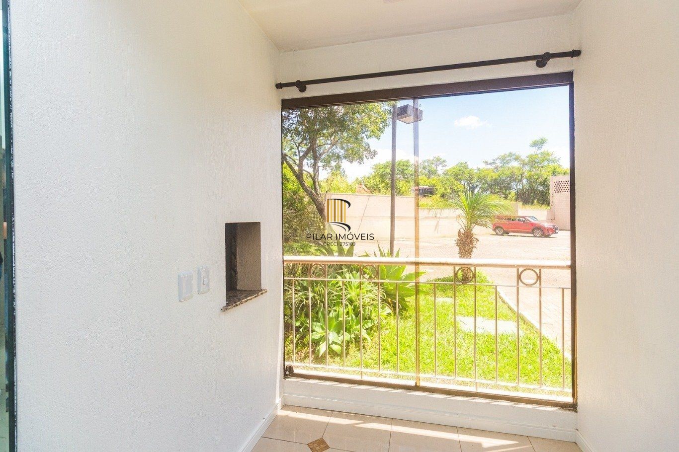 Apartamento com 2 quartos, 1 vaga, gás central e elevador no bairro Sarandi.