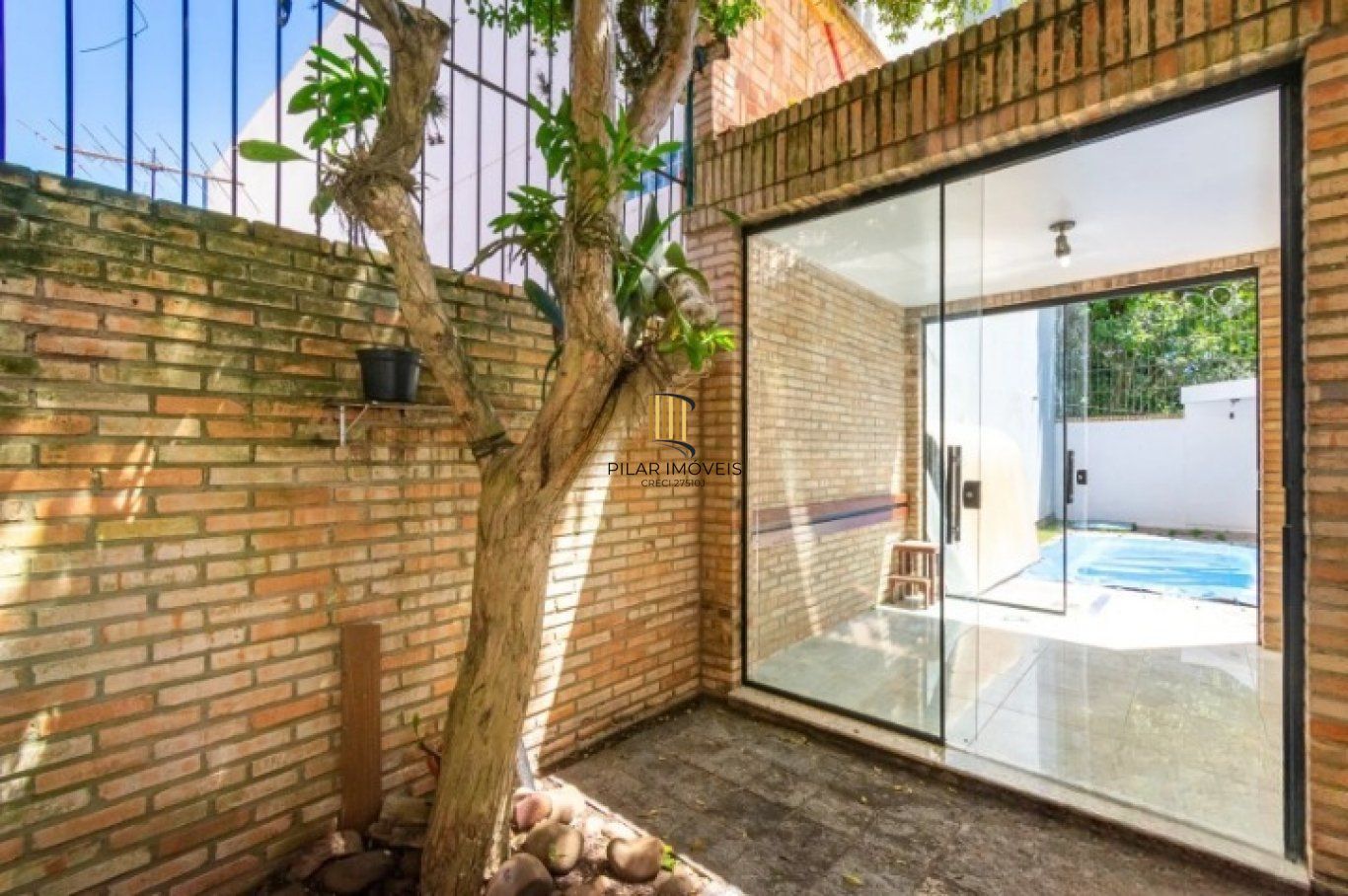 Casa com 3 quartos, 1 suíte, 2 vagas, e 234m² à venda no bairro Tristeza